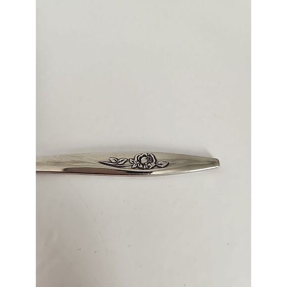 Oneidacraft Deluxe Stainless Steel Butter Knife Lasting Rose Pattern - Picture 2 of 5